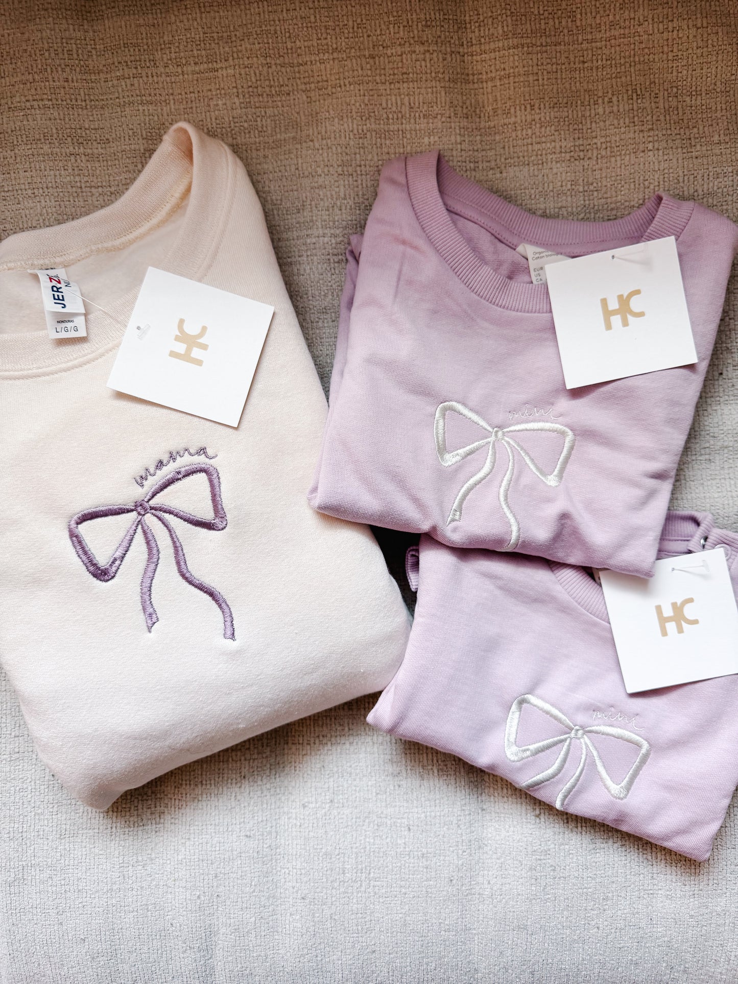 Mini Bow Embroidered Crewneck (Lavender/Cream)