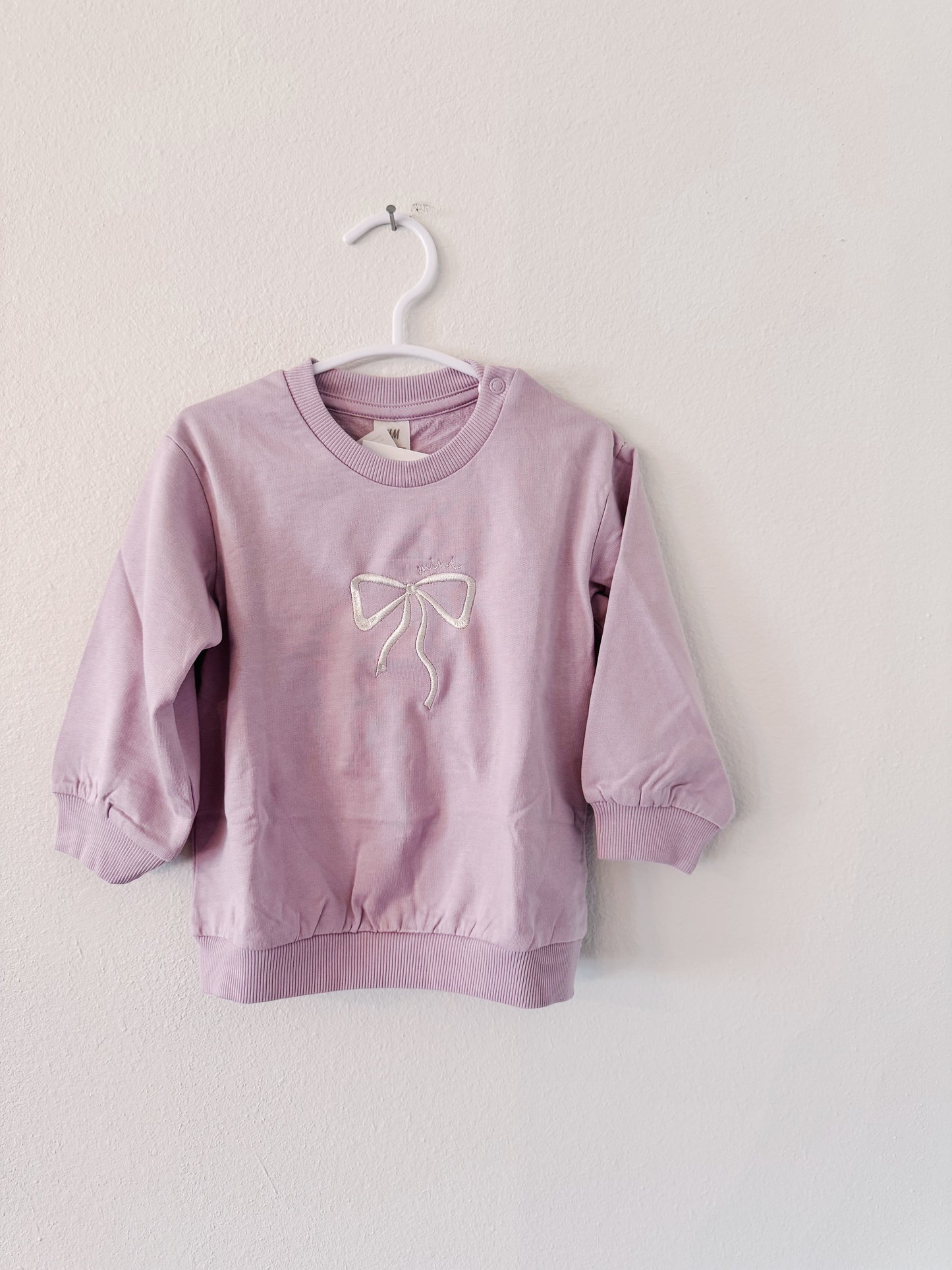 Mini Bow Embroidered Crewneck (Lavender/Cream)