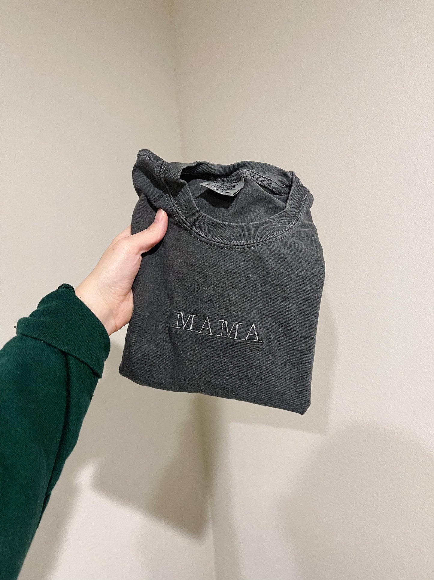 Embroidered Mama Trio T-shirt (Pepper)