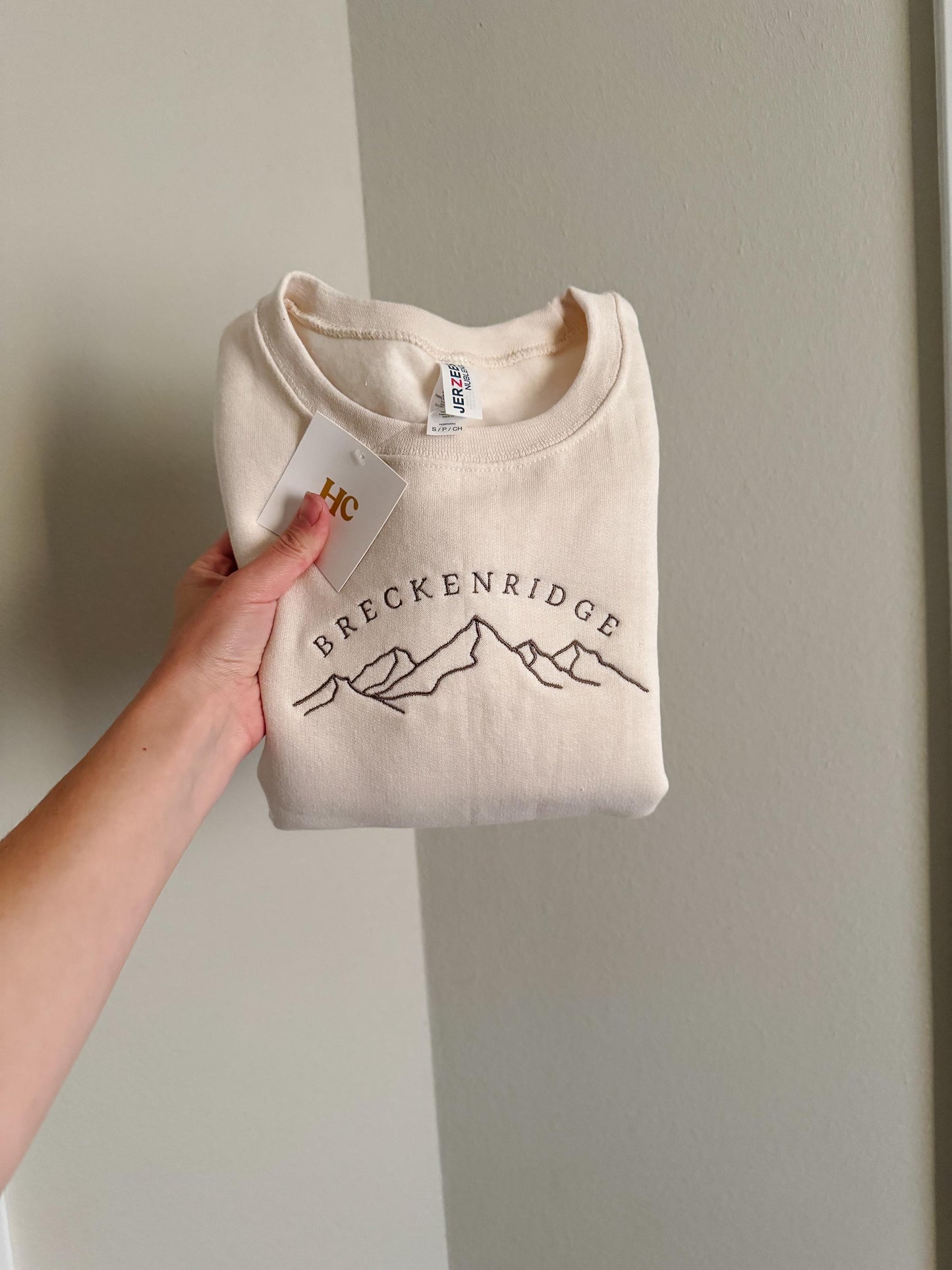 Breckenridge Embroidered Crewneck Sweatshirt - Sweet Cream