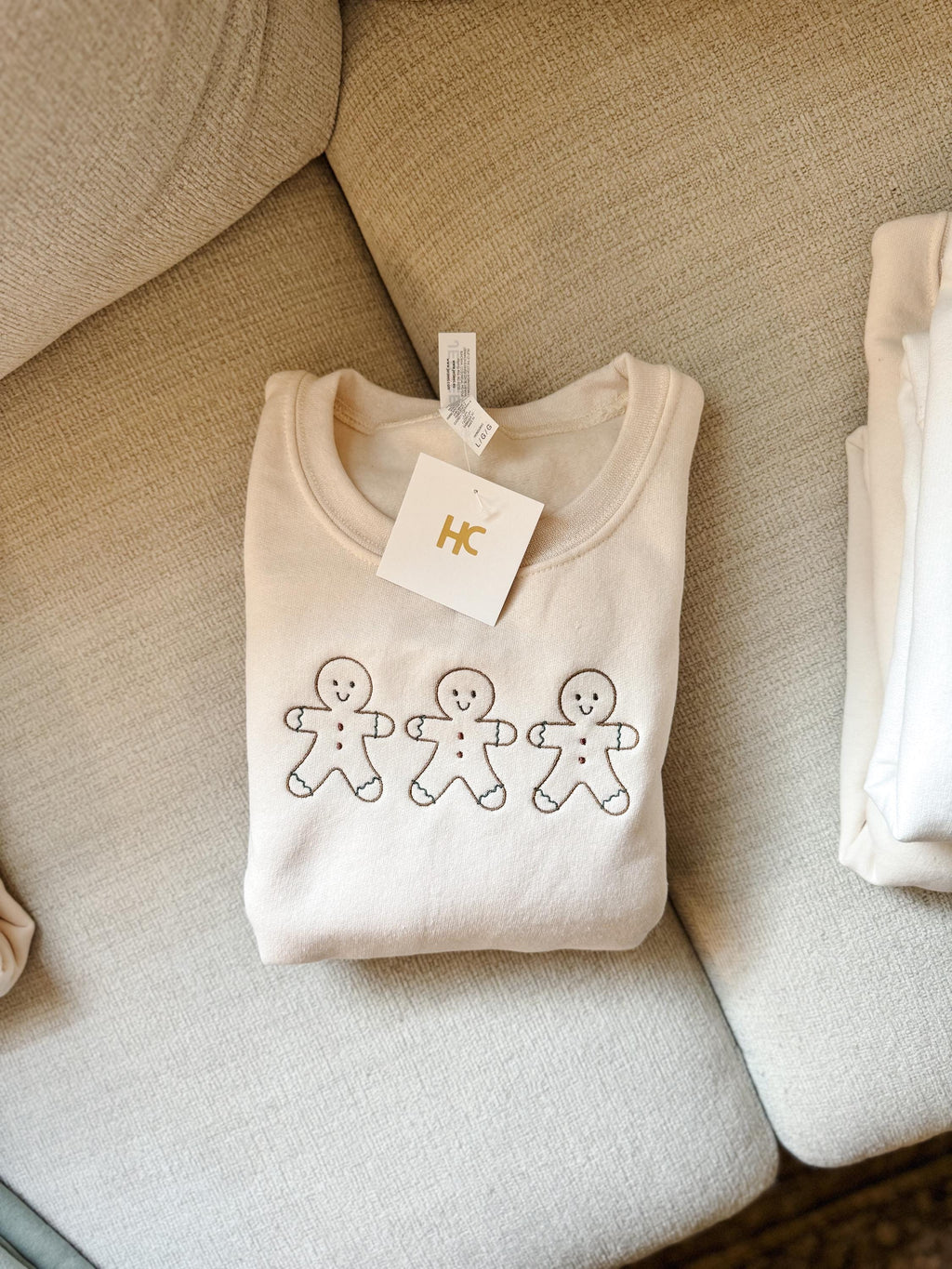 Three Gingerbreadmen Embroidered Crewneck (*white)