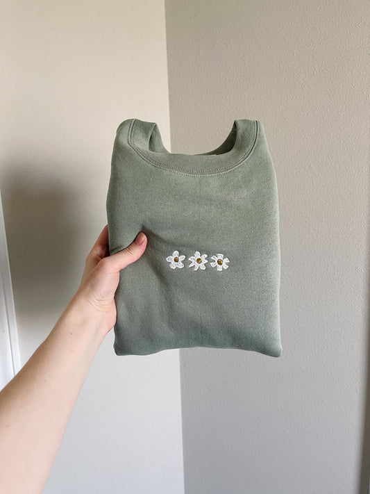 Daisy Embroidered Crewneck