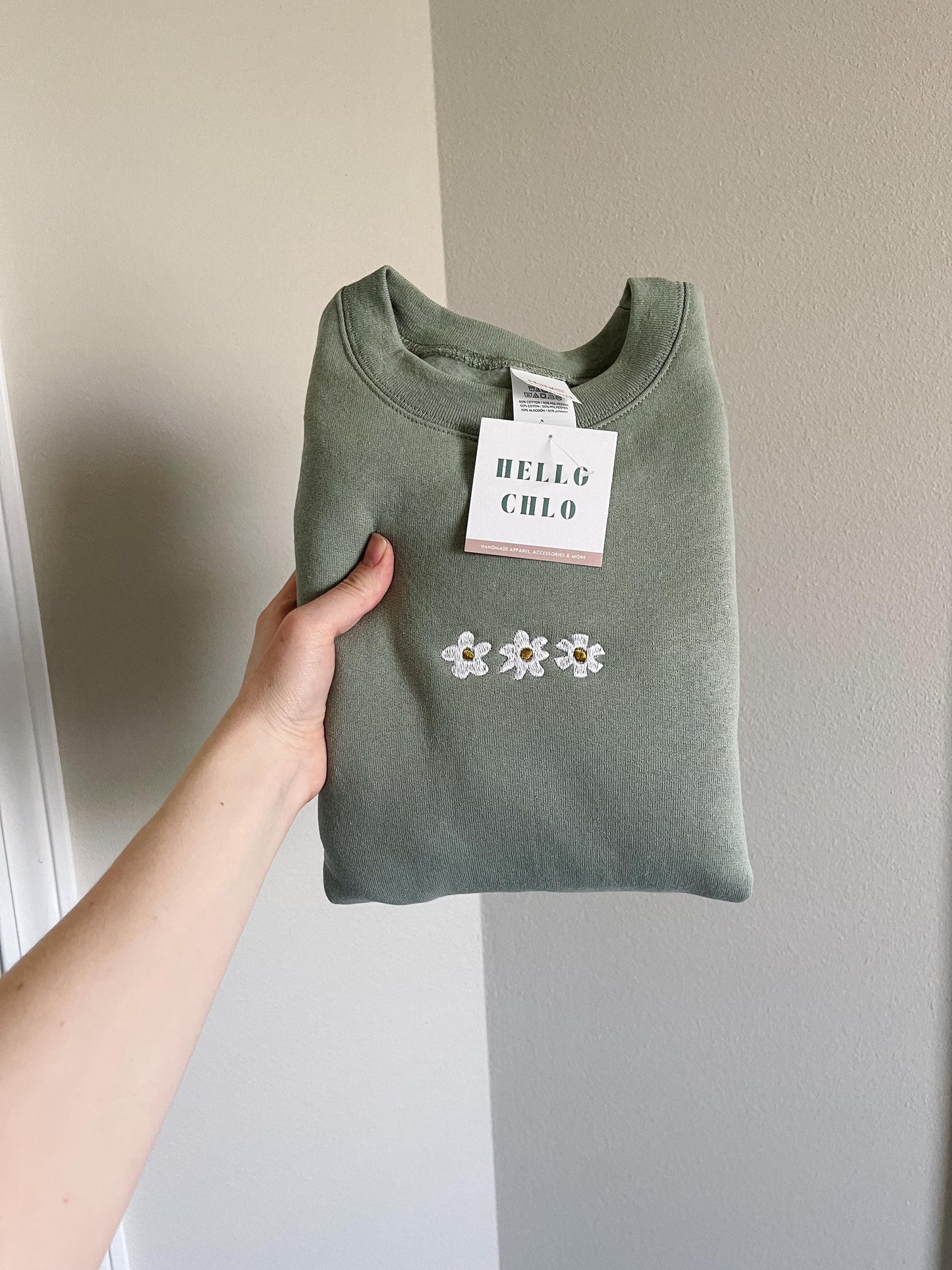 Daisy Embroidered Crewneck