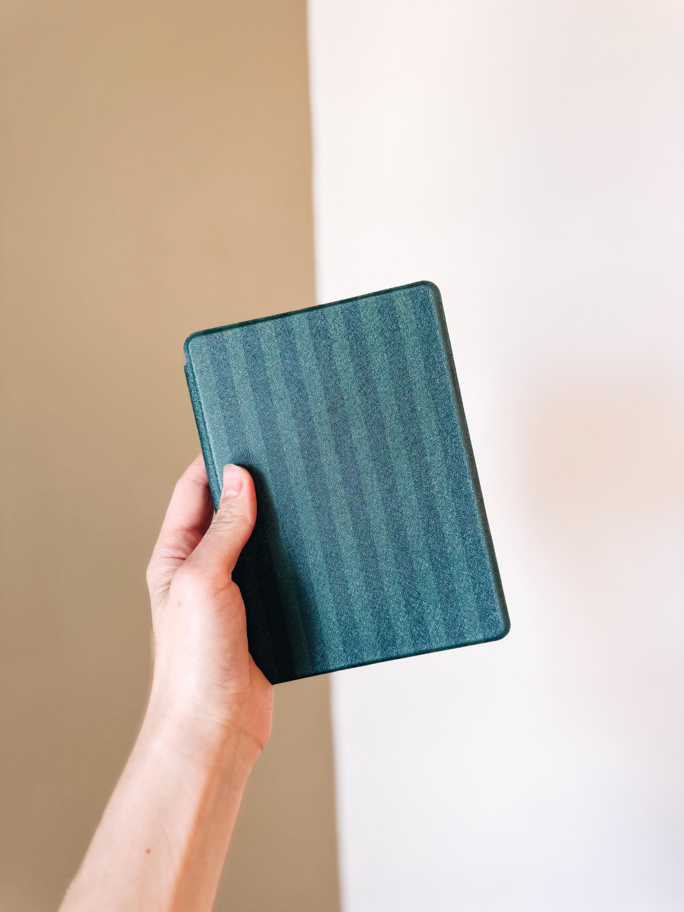 Kindle Case with Handstrap in cover, silicone back (11 & 12 Gen Paperwhite)
