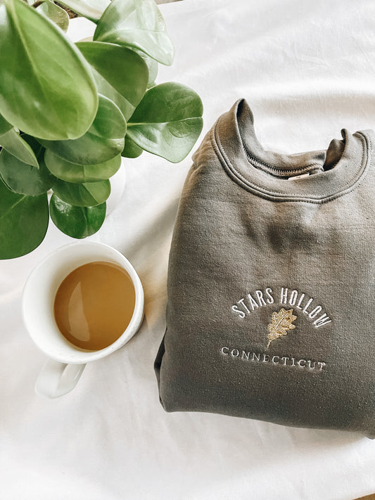 Stars Hollow Connecticut Crewneck - Charcoal